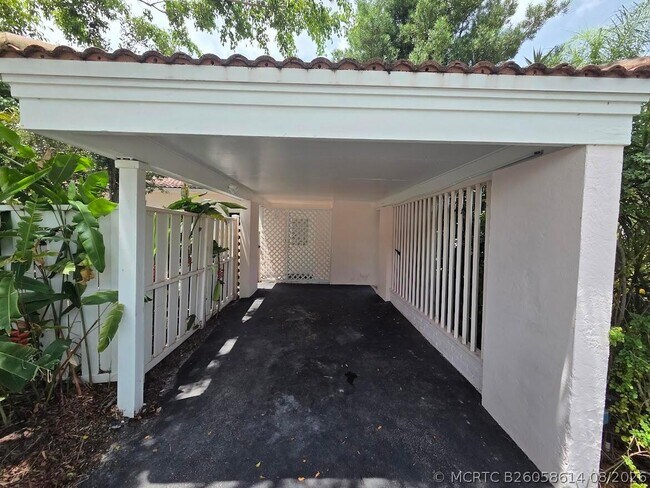 Building Photo - 1152 Bayview Dr
