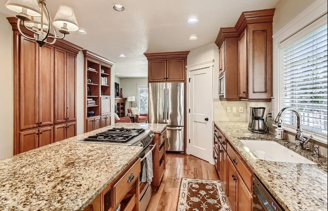 Building Photo - *Coming Soon!!* Fabulous Bright Townhome in the Heart of Downtown Lake Oswego.