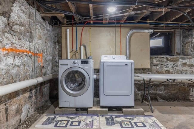 Building Photo - 67 Perry St