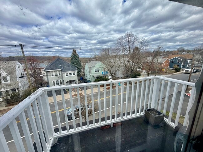 Building Photo - 740 Belmont St