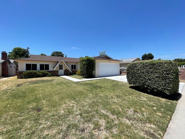 Primary Photo - 8809 Valjean Ave