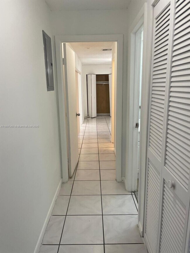 Building Photo - 810 SW 73rd Ave