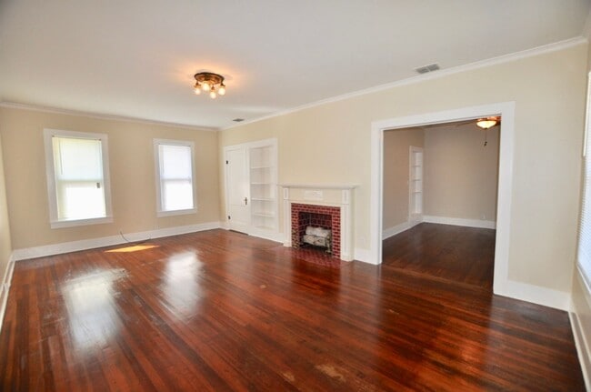 Building Photo - FOR LEASE! 3 BR - 1 BA - 1 Car Garage - 1,...