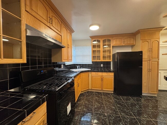 Building Photo - Beautiful 3bd 2ba