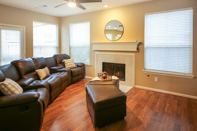 Building Photo - 19 Grand Bayou Pl