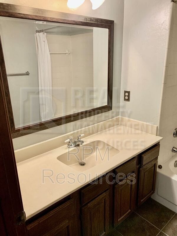 Building Photo - 723 Rimrock Rd