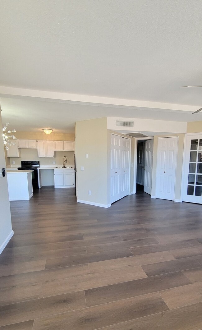 Building Photo - Cozy 1BR/1BA Condo Near Pima College & Downtown Tucson!