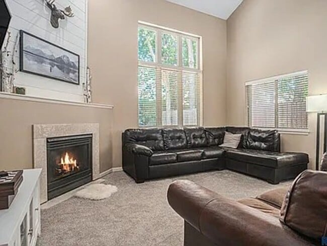 Building Photo - Charming 3-Bedroom Twin Home — 904?E?Jane?...