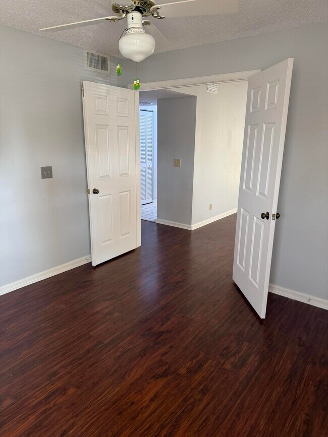 Building Photo - 12628 Shoreline Dr
