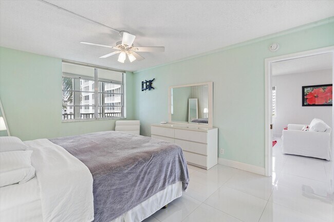 Building Photo - 3300 S Ocean Blvd