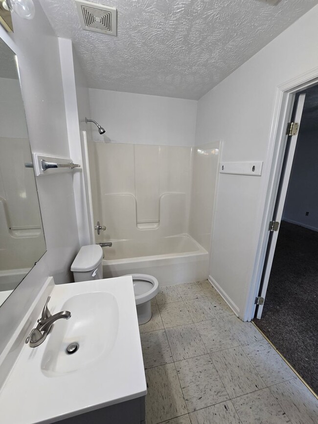 Building Photo - 190 Bahia Ln