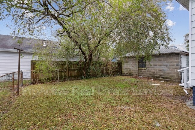 Building Photo - 1307 Holly Ave
