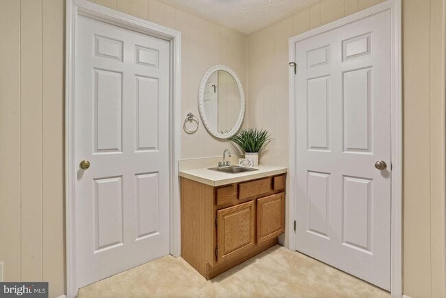 Building Photo - 2051 Gervais Dr