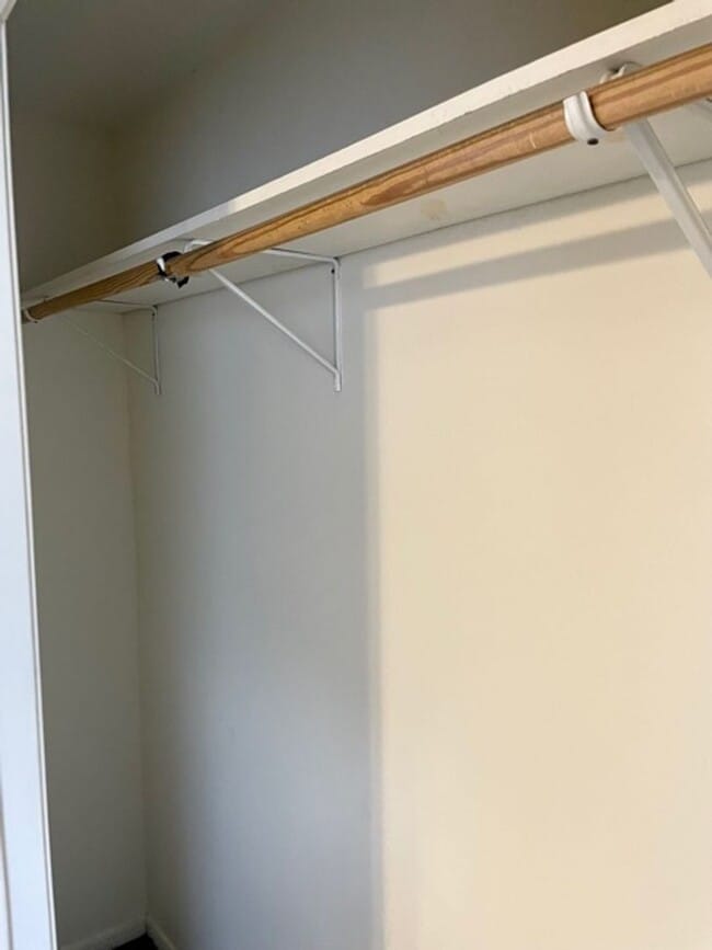 Building Photo - Mid August Move In