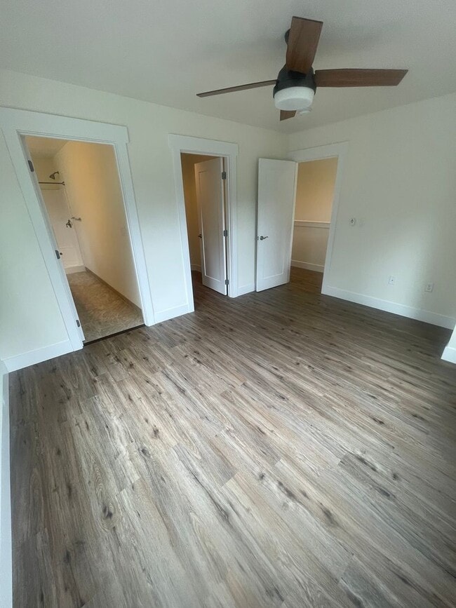 Building Photo - Stunning Three Bedroom Town Home In Lebanon OR!