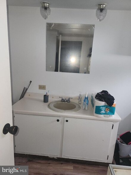 Building Photo - 8 S Front St