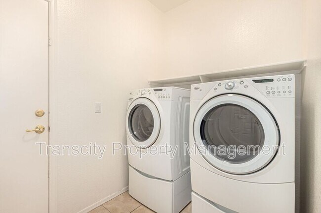 Building Photo - 3723 E Linda Ct