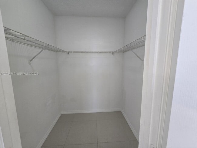 Building Photo - 220 SW 116th Ave