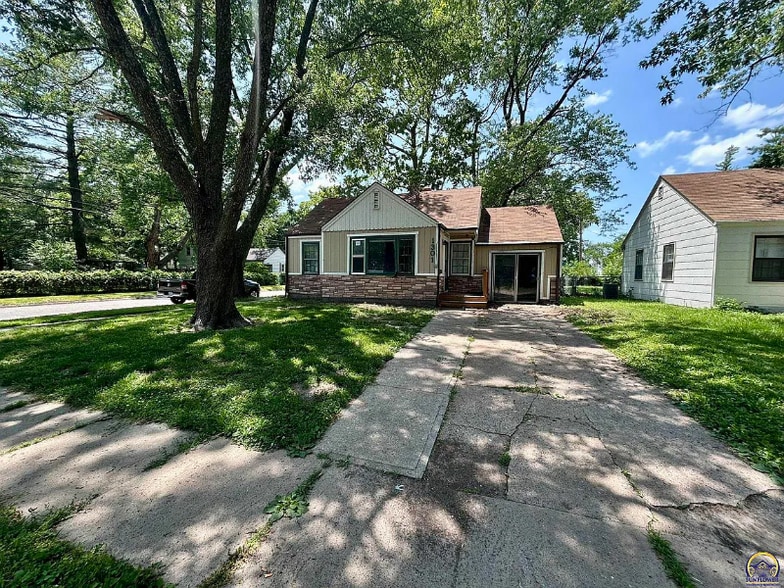 Primary Photo - 1301 NE Arter Ave
