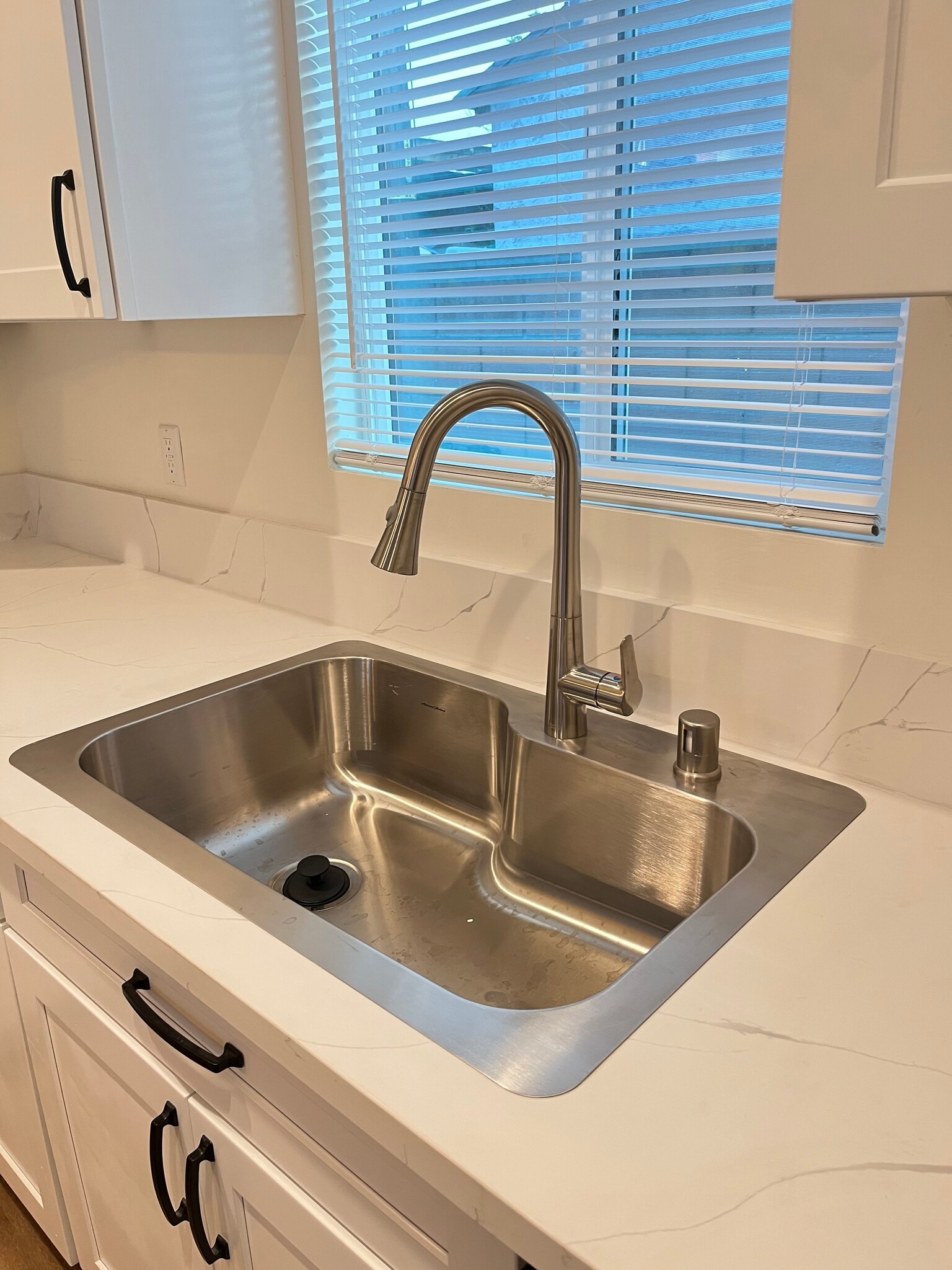 Building Photo - 9938 Lull St