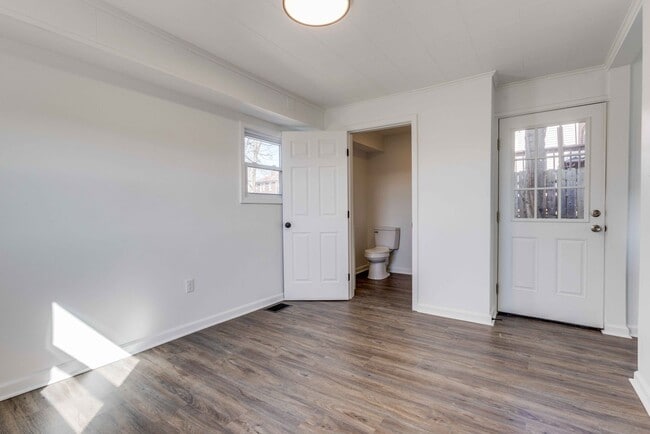 Building Photo - 328 Sweetbriar St