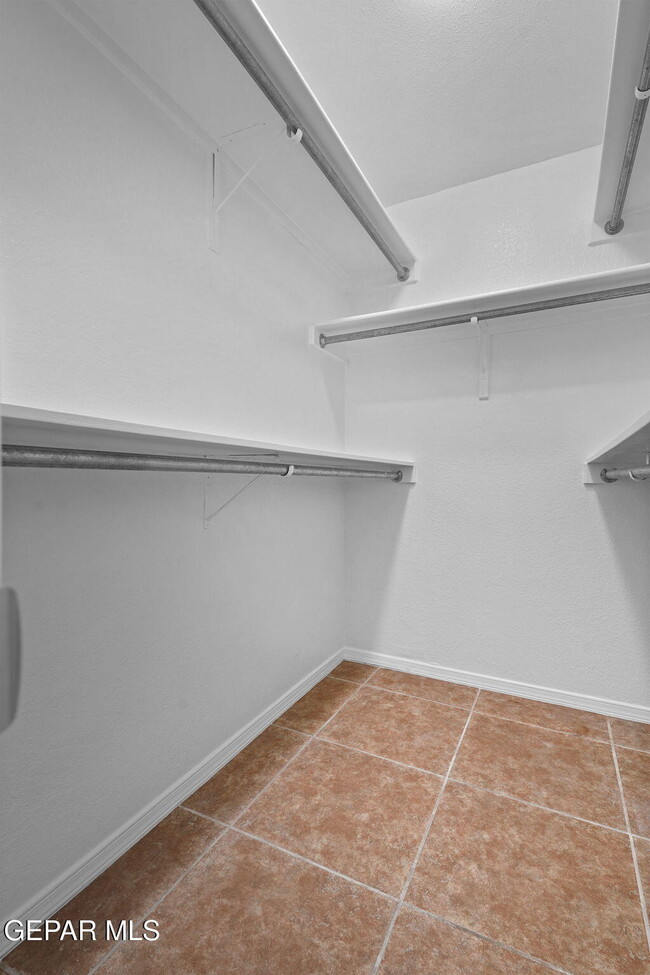 Building Photo - 143 N Alto Mesa Dr