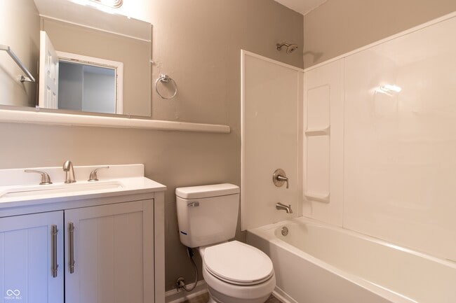 Building Photo - 1104 N Somerset Ave