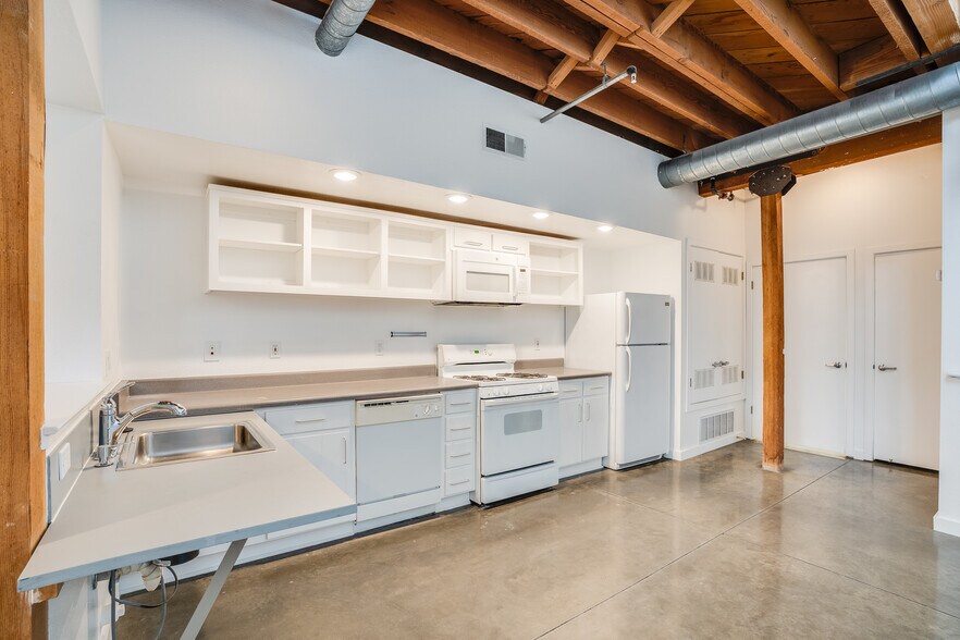 Building Photo - 43551 Mission Blvd