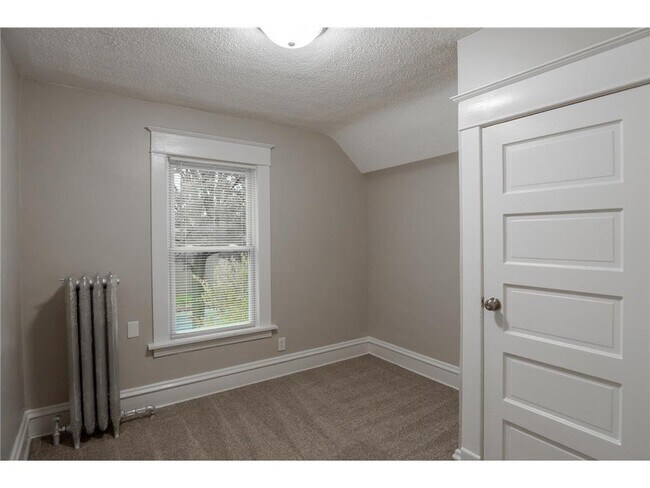 Building Photo - 3815 2nd Ave S