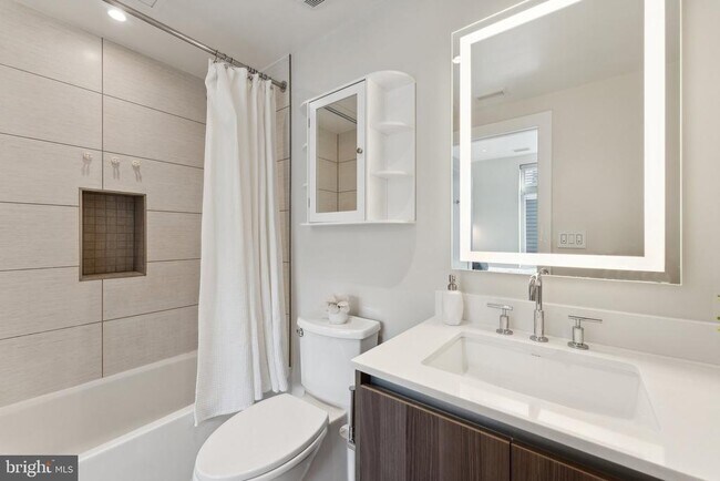 Building Photo - 1745 N St NW