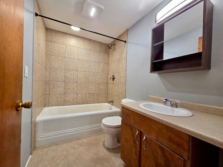 Building Photo - 64 Tryon Park