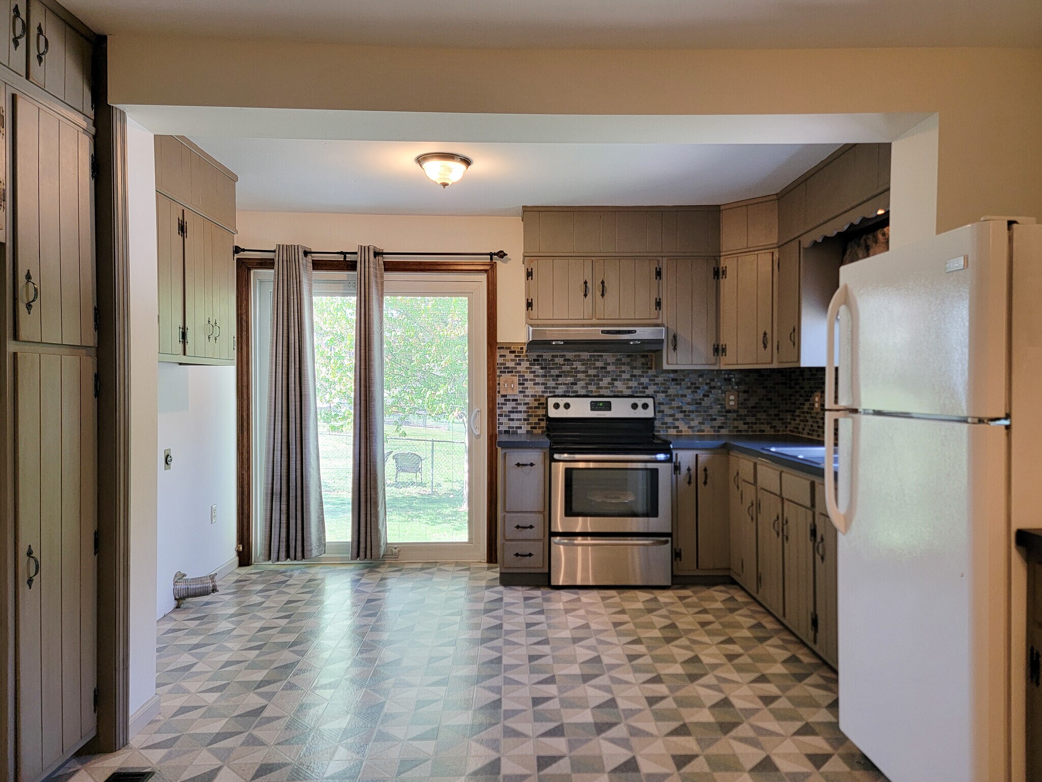 Building Photo - 125 Gerhart Ave