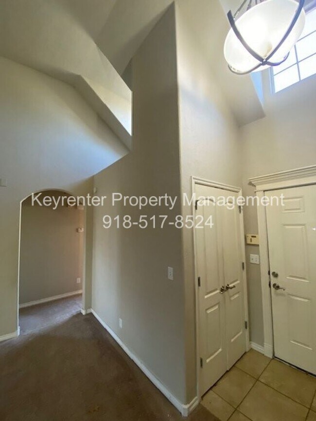 Building Photo - 3-Bed, 2-Bath Large Home in Claremore