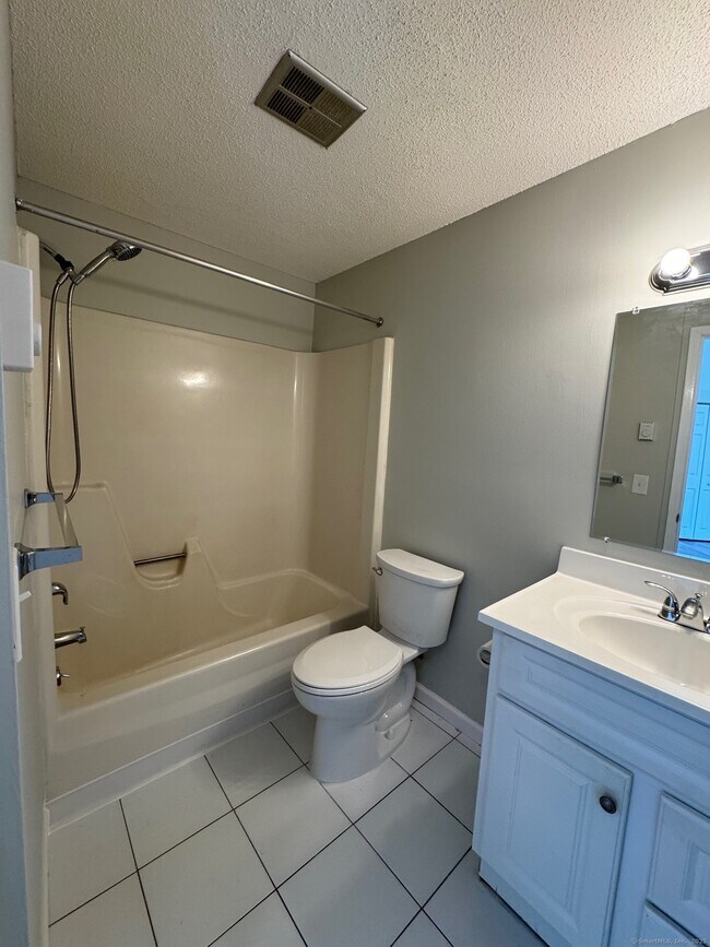 Building Photo - 181 Loomis Dr