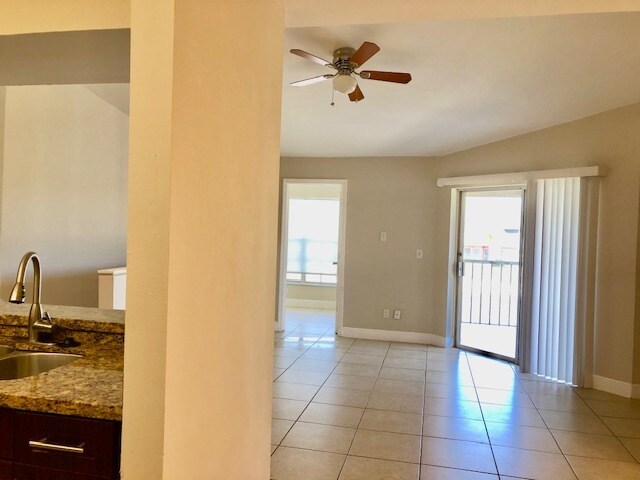 Building Photo - 150 Santa Clara Dr