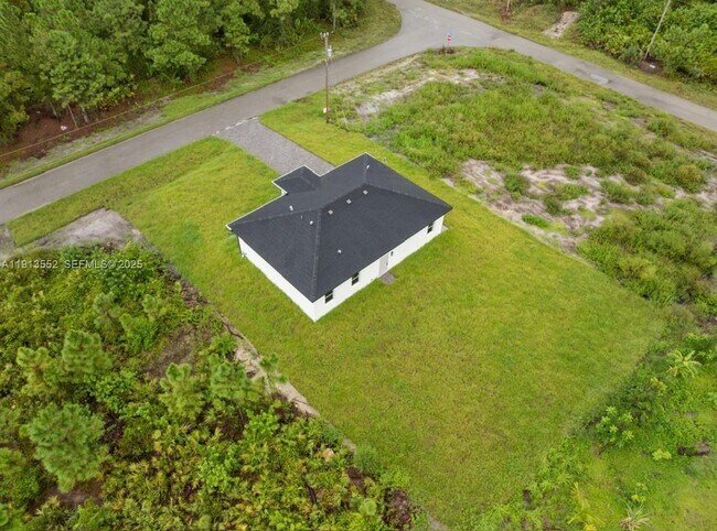 Building Photo - 710 Peacock Ave