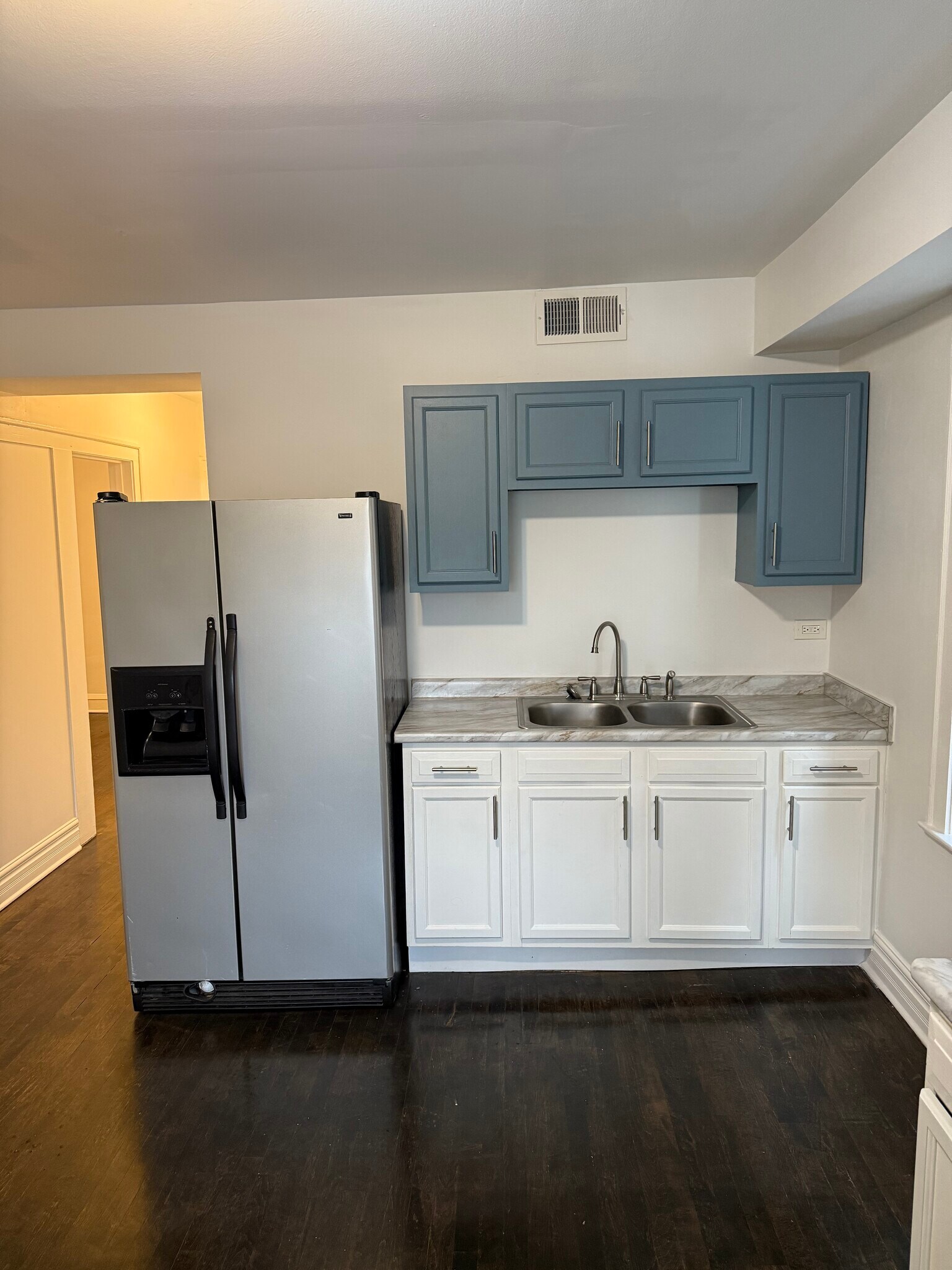 Building Photo - 4872 W Homer St