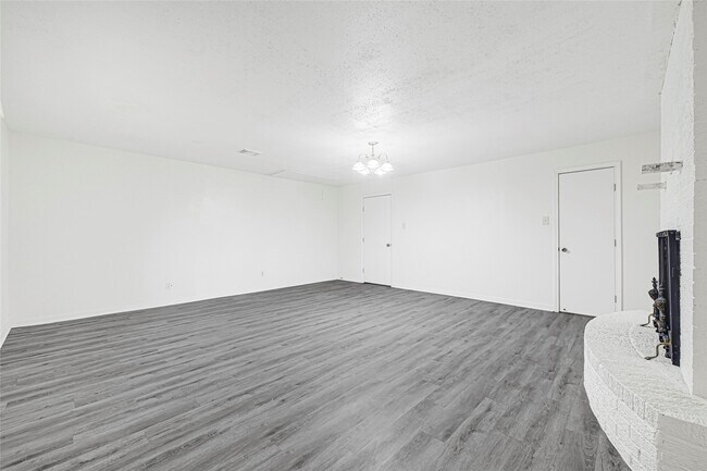 Building Photo - 1231 Country Ln