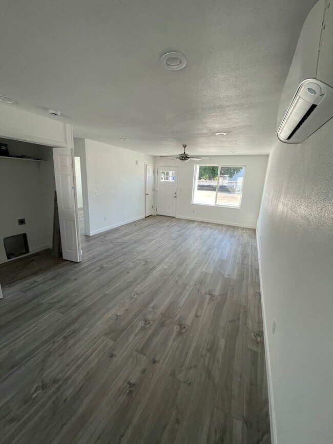 Building Photo - Brand new Apartment in Riddle