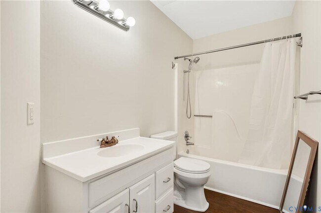 Building Photo - Convenient Midlothian Lucks Lane area on the water!