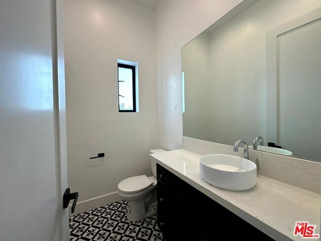 Building Photo - 3414 London St