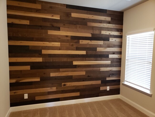 Building Photo - Beautiful brick home with many amenities!