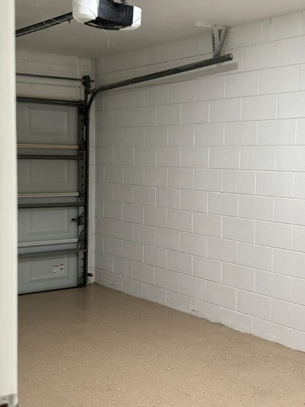 Building Photo - 6528 Edgeworth Dr