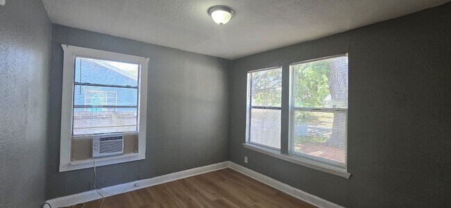 Building Photo - 5 Bedroom St Pete Home