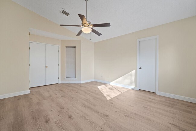 Building Photo - 3819 Deerbrook Dr