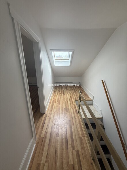 Building Photo - 66 Elm St
