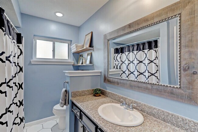 Building Photo - 9738 Derrik Dr