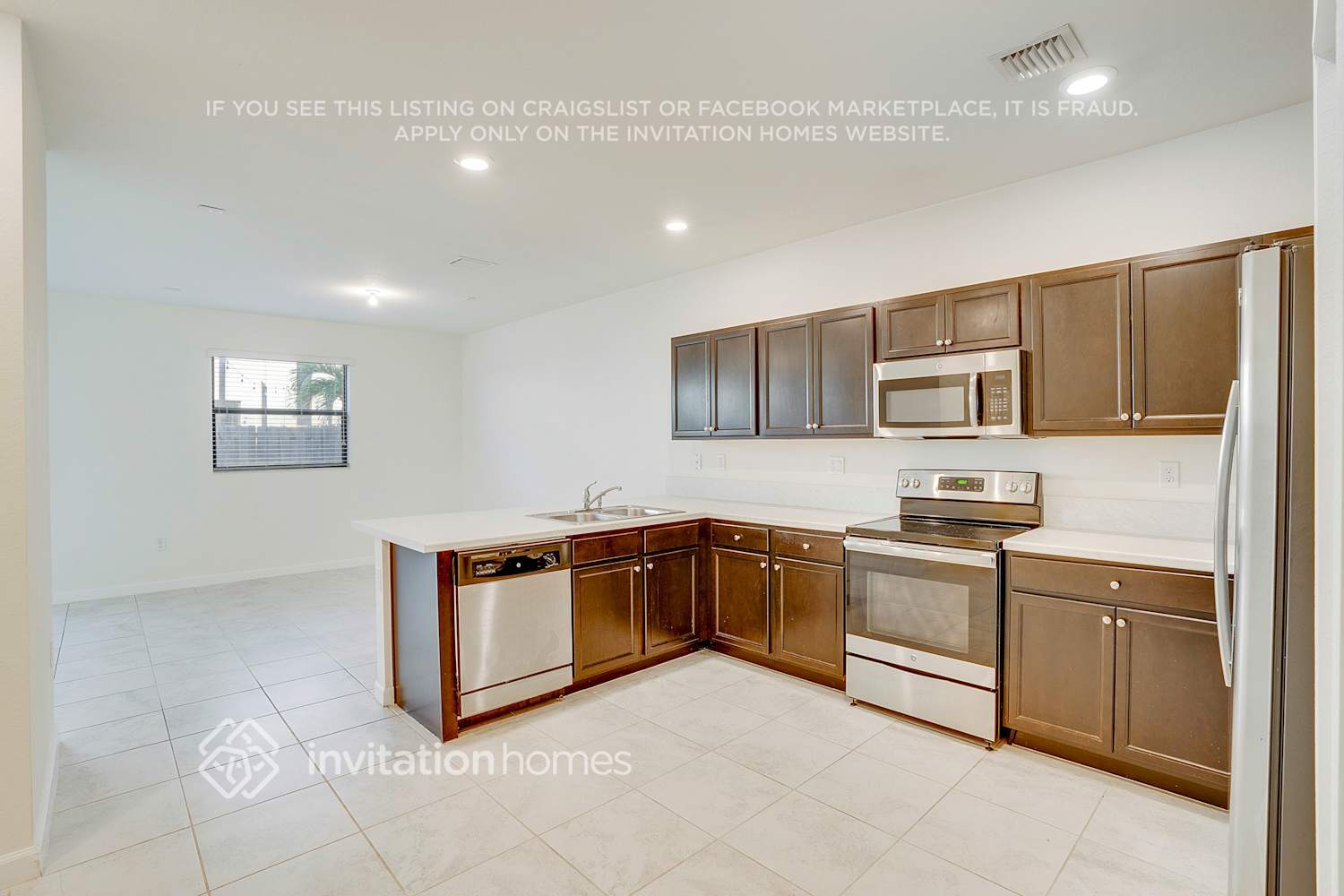 Building Photo - 11461 SW 252nd Ter