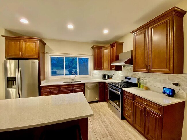 Building Photo - 3220 Indian Creek Dr