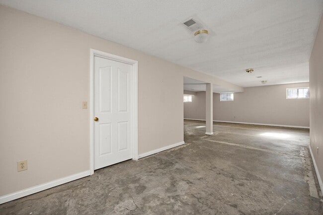 Building Photo - 1125 Oak St